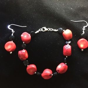 Bracelet/earring set chunky red coral, black onyx